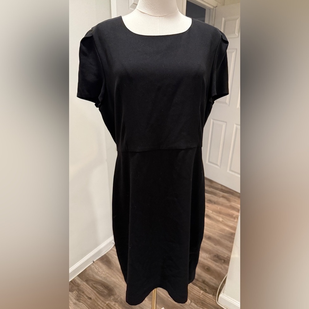 🖤 DKNY Black Shift Dress – Size 14